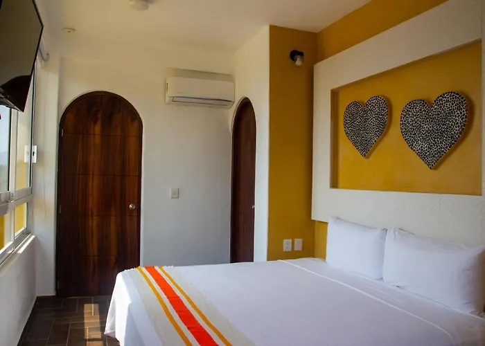 Happy Hotel