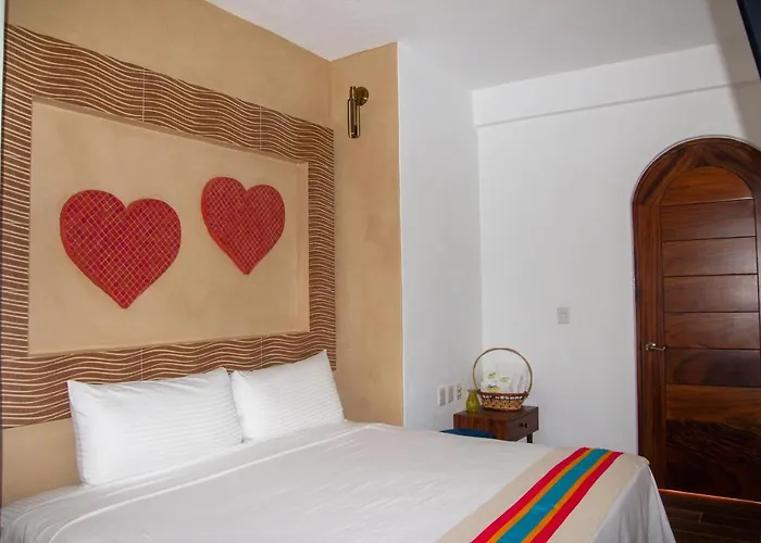 Happy Hotel 2*